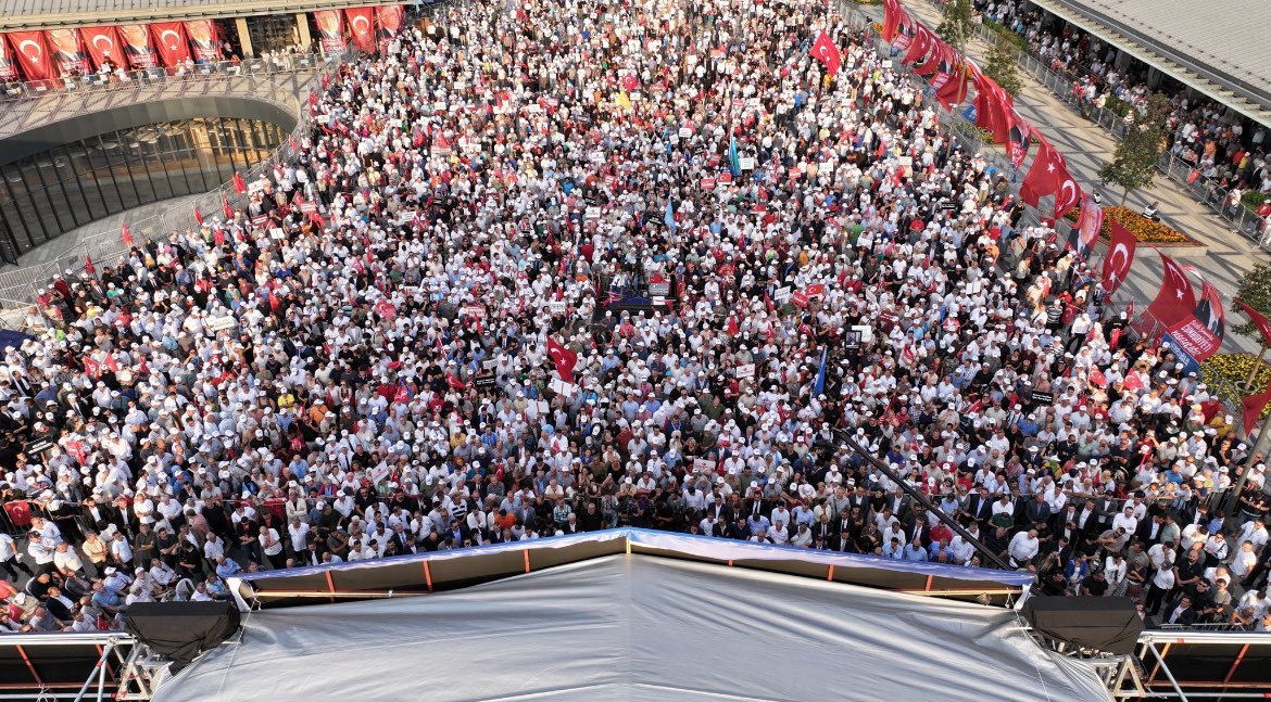 Komisyonla terörü aklamak kolay,

Milletle meydanda yüzleşmek yürek ister!

Türküz, Türkçüyüz, Atatürkçüyüz…
#BirinciVazifen
#Bursa
#SonKale
#İYİParti