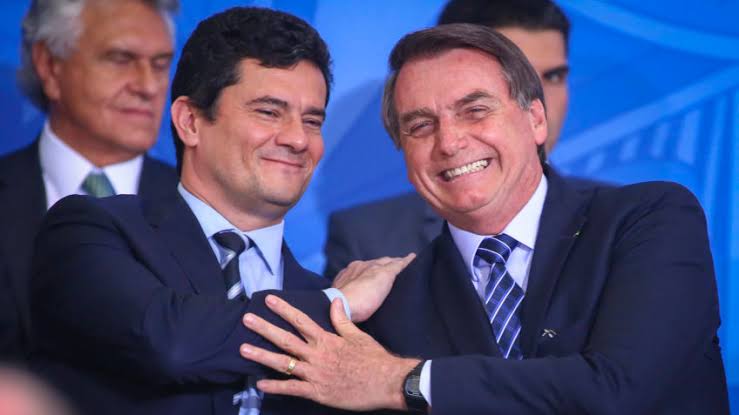 Quanto a manifestação de alienados pedindo anistia e prisão do Alexandre de Moraes cabe lembrar que a esquerda fez manifestação contra o Moro, mas mesmo assim Lula foi preso e depois provou que o juiz era parcial. Quando Bolsonaro for preso basta provar que Moraes é parcial.