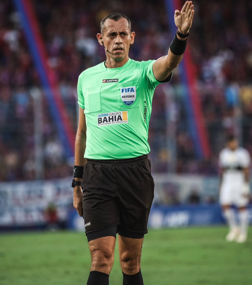 Le dio vida a los muertos este experimento de árbitro.
Martinez un mono con navaja. 
A mejorar demasiado si queremos pelear algo este campeonato. Nada más que agregar, seguimos con jugadores dormidos.