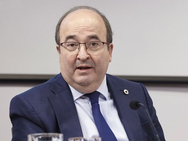 Podrías enseñar el currículum ?