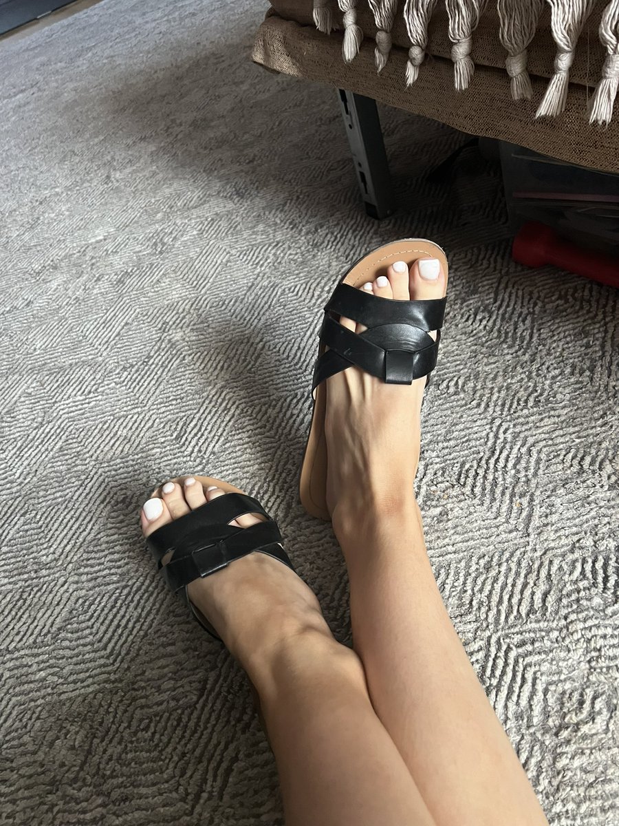a_lexawalker's tweet photo. Seeking for a sub. Pay tribute and then try and approach me correctly👣
#feet #soles #footfetısh https://t.co/dMZYFpUd04