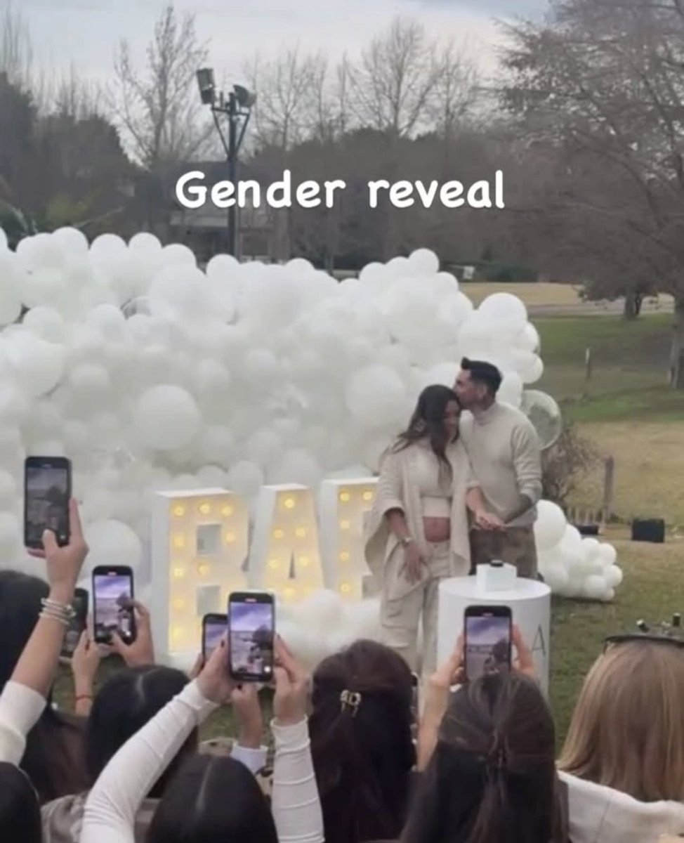 Rodrigo depaul enamorado de tini 
Cami Homs embarazada de una nena final feliz