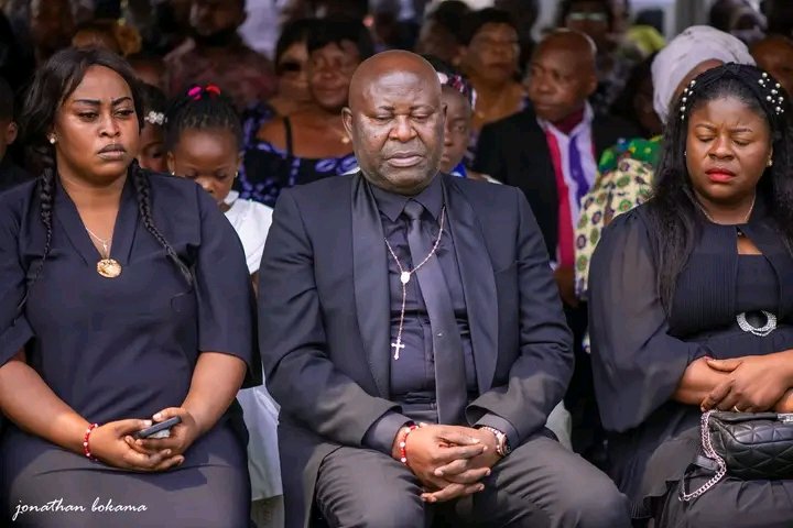 Beverly Mvuama (@patricemvuama) on Twitter photo Le président des touts les bana mboka Hon prof Dr <a href="/VitalKamerhe1/">Vital Kamerhe</a> accompagné de maman <a href="/HamidaKamerhe/">HAMIDA CHATUR KAMERHE</a> y compris plusieurs cadres du parti ont rendu la dernière hommage à maman #rita misenga le pausé deféral adjoint de la commune de kintambo Mr Benoît kazadi Le président des touts les bana mboka Hon prof Dr <a href="/VitalKamerhe1/">Vital Kamerhe</a> accompagné de maman <a href="/HamidaKamerhe/">HAMIDA CHATUR KAMERHE</a> y compris plusieurs cadres du parti ont rendu la dernière hommage à maman #rita misenga le pausé deféral adjoint de la commune de kintambo Mr Benoît kazadi
