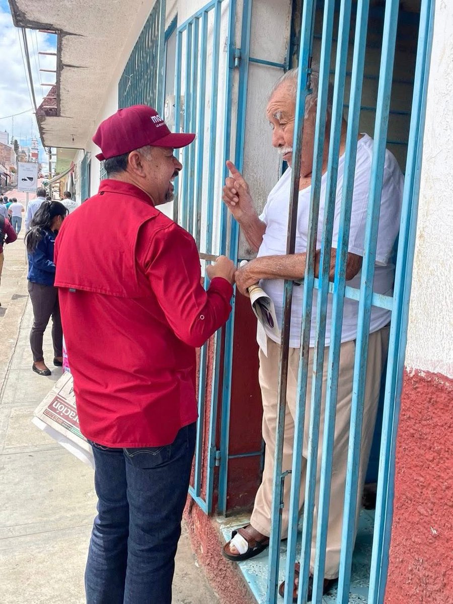 Acompañé a mi amiga Carmelita Moreno en la Asamblea Informativa en Las Margaritas.
Compartimos con Carlos Molina y muchas personas queridas.
Reencontrarme con mi maestra de primaria, Reyna Elvira, fue muy emotivo.

¡Qué gusto volver a esta tierra que tanto quiero!

#LasMargaritas