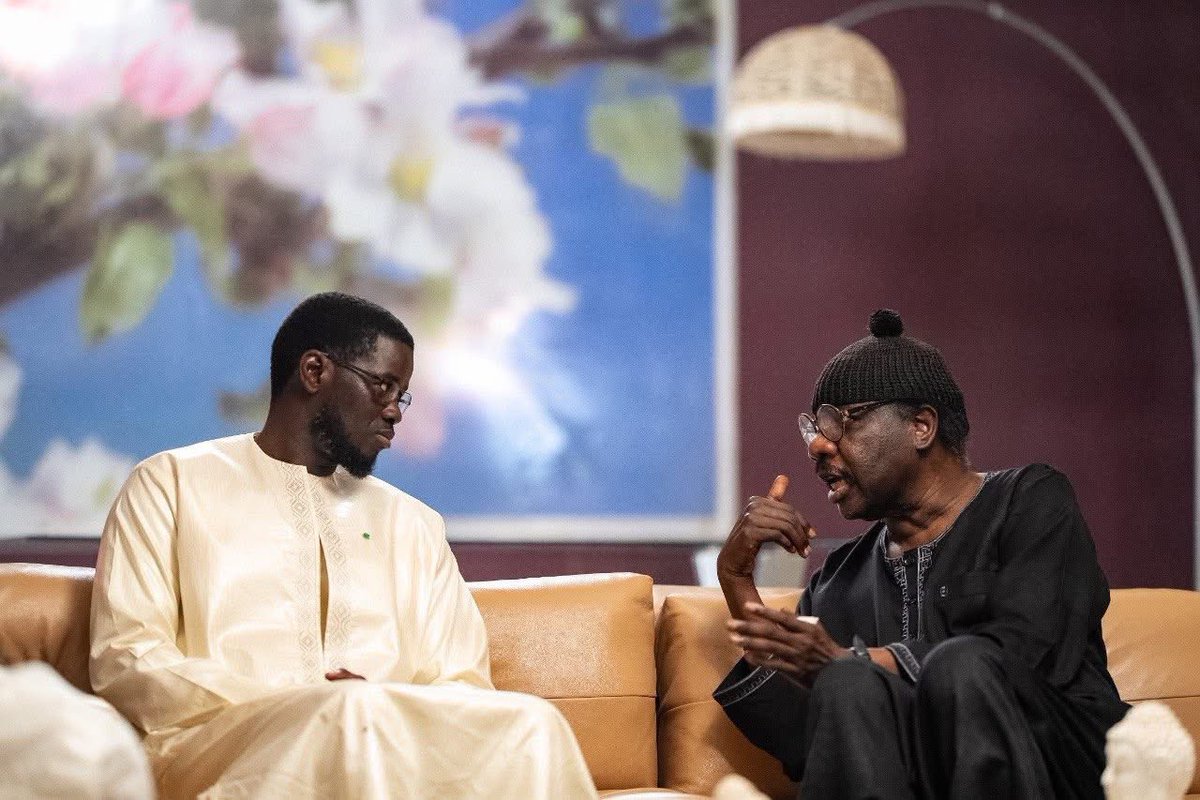 Parti_PUR's tweet photo. 🛑Visite du Président de la République chez le Président du PUR, Cheikh Seydi Mouhamadoul Moustapha SY Al Maktoum.

Le Président de la République son Excellence Monsieur Bassirou Diomaye Diakhar FAYE a rendu visite, ce dimanche 03 août 2025, au Président du PUR… https://t.co/Sm4wPMRWSs