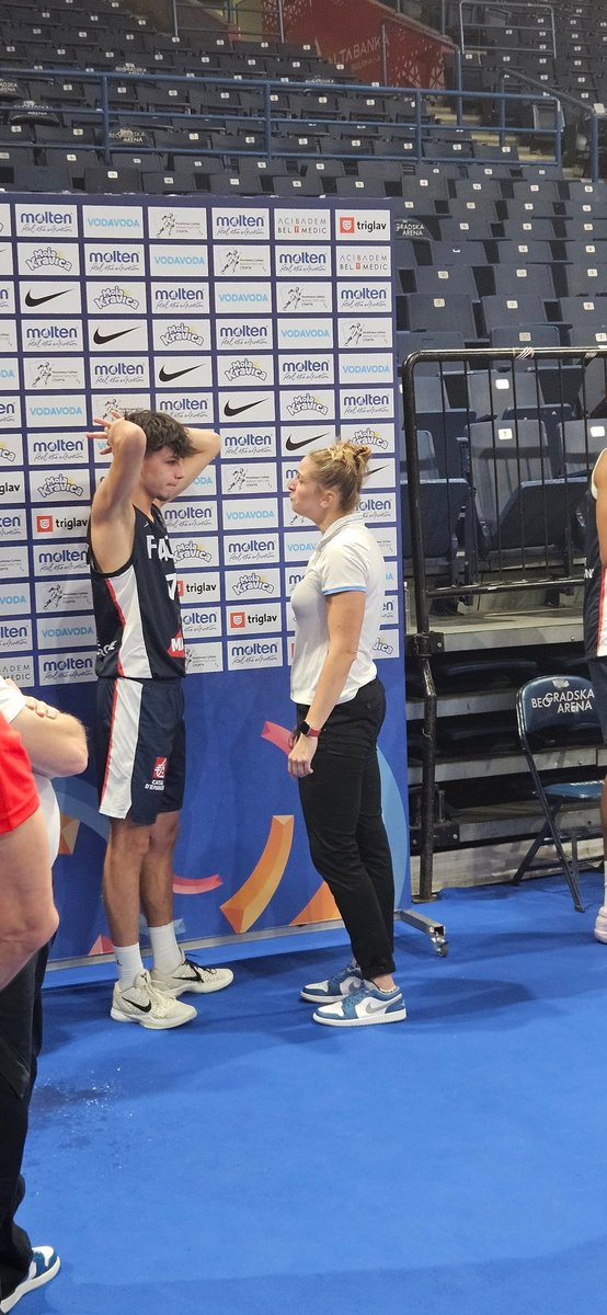 Elise Prodhomme console un par un tous les jeunes français qui sont tous en pleurs....

Quelle coach mais quelle humaine aussi