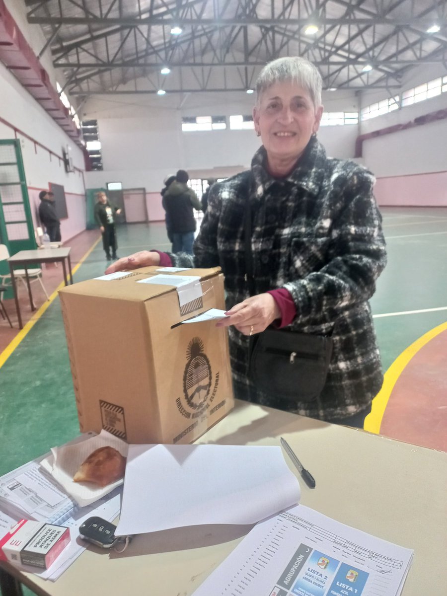 70 años de vida ❤️
53 años afiliada activa ✌️ 
Madre recuerda algunas anécdotas vividas junto a la Unidad Básica 8 de Octubre, pasión se siente al escucharte.