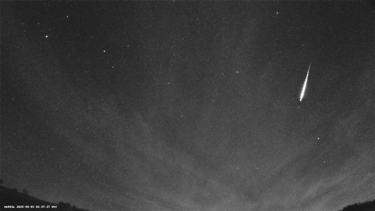 Spicey_Spiney's tweet photo. I was imaging from dusk 'til dawn overnight 2nd/3rd Aug '25. I got 2 Perseids, both of which were also captured on our NW facing #MeteorCamera. It's interesting to compare how different they look from the two cameras. Canon1100D 18-55mm lens, 13sec ISO-1600 f/3.5 https://t.co/CNHJjyUbGE
