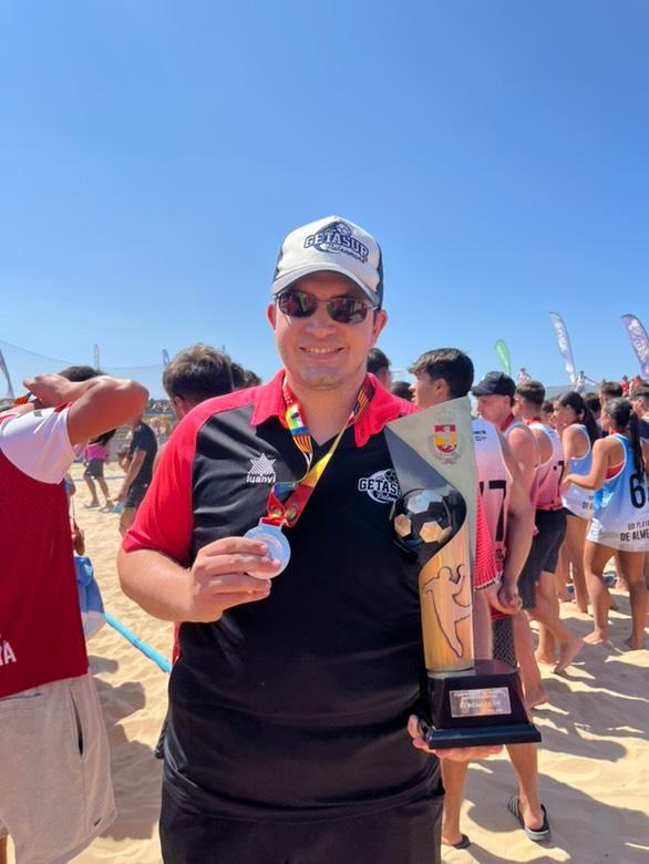 dgdp94_gtf's tweet photo. SUBCAMPEÓN DE ESPAÑA!!
Nadie daba un duro por este grupo de jugadoras, nos veían eliminados en octavos, en cuartos o en semifinales. Pero llegamos a una final con sufrimiento y luchando ante un potente rival como son las Cats de Fuengirola 
Orgulloso de vosotras chicas!!
🥈🇪🇦💙✈️ https://t.co/844NkjTj0D