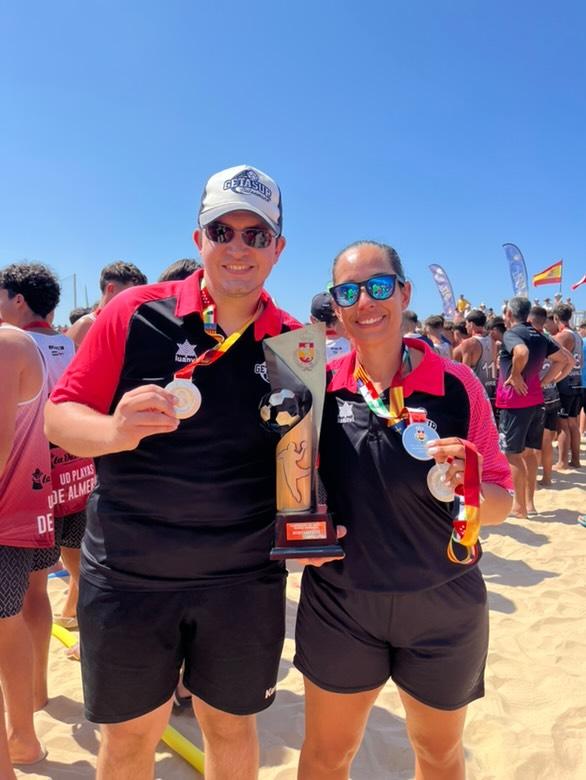 dgdp94_gtf's tweet photo. SUBCAMPEÓN DE ESPAÑA!!
Nadie daba un duro por este grupo de jugadoras, nos veían eliminados en octavos, en cuartos o en semifinales. Pero llegamos a una final con sufrimiento y luchando ante un potente rival como son las Cats de Fuengirola 
Orgulloso de vosotras chicas!!
🥈🇪🇦💙✈️ https://t.co/844NkjTj0D
