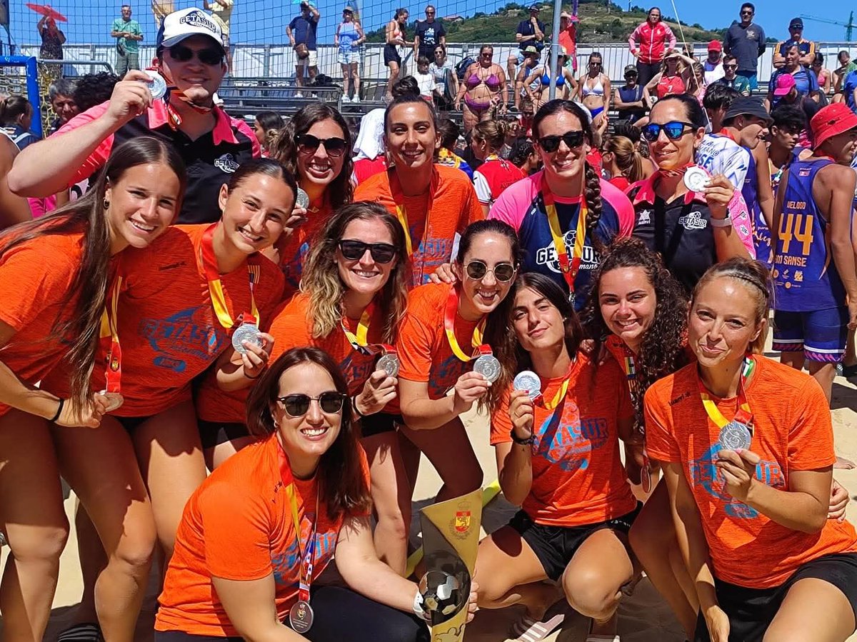 dgdp94_gtf's tweet photo. SUBCAMPEÓN DE ESPAÑA!!
Nadie daba un duro por este grupo de jugadoras, nos veían eliminados en octavos, en cuartos o en semifinales. Pero llegamos a una final con sufrimiento y luchando ante un potente rival como son las Cats de Fuengirola 
Orgulloso de vosotras chicas!!
🥈🇪🇦💙✈️ https://t.co/844NkjTj0D