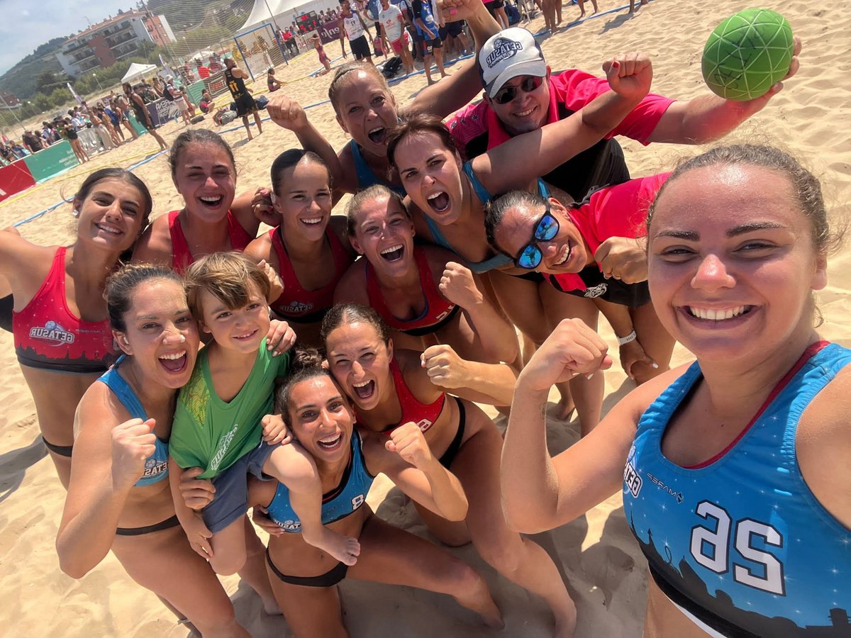 dgdp94_gtf's tweet photo. SUBCAMPEÓN DE ESPAÑA!!
Nadie daba un duro por este grupo de jugadoras, nos veían eliminados en octavos, en cuartos o en semifinales. Pero llegamos a una final con sufrimiento y luchando ante un potente rival como son las Cats de Fuengirola 
Orgulloso de vosotras chicas!!
🥈🇪🇦💙✈️ https://t.co/844NkjTj0D