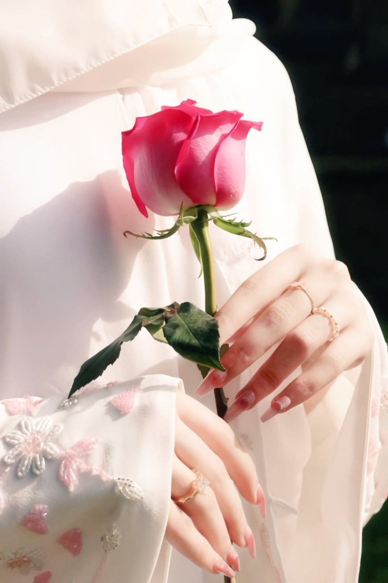 أجمل ما يمكن أن تعطيه لمن تُحب هو : وقتك ..لأنك تعطيه ما لا يمكن استرجاعه.

#صباح الخير
#محمد_القاسم