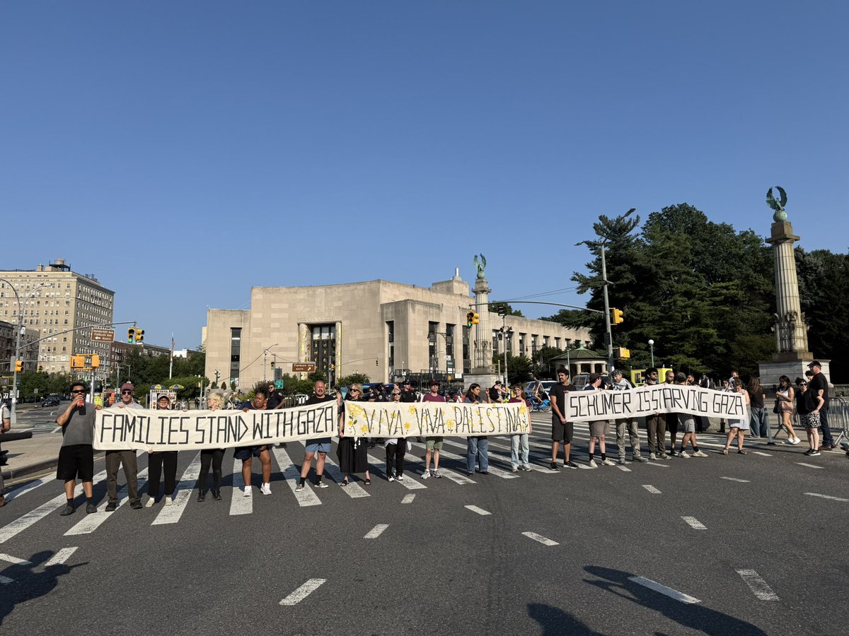 NYC-DSA 🌹 (@nycdsa) on Twitter photo HAPPENING NOW: New Yorkers are blocking the street across from Grand Army Plaza demanding an end to the starvation and genocide in Gaza NOW.
<a href="/SenSchumer/">Chuck Schumer</a>, <a href="/SenGillibrand/">Kirsten Gillibrand</a>, <a href="/RepJeffries/">Hakeem Jeffries</a> STOP STARVING GAZA🇵🇸 HAPPENING NOW: New Yorkers are blocking the street across from Grand Army Plaza demanding an end to the starvation and genocide in Gaza NOW.
<a href="/SenSchumer/">Chuck Schumer</a>, <a href="/SenGillibrand/">Kirsten Gillibrand</a>, <a href="/RepJeffries/">Hakeem Jeffries</a> STOP STARVING GAZA🇵🇸