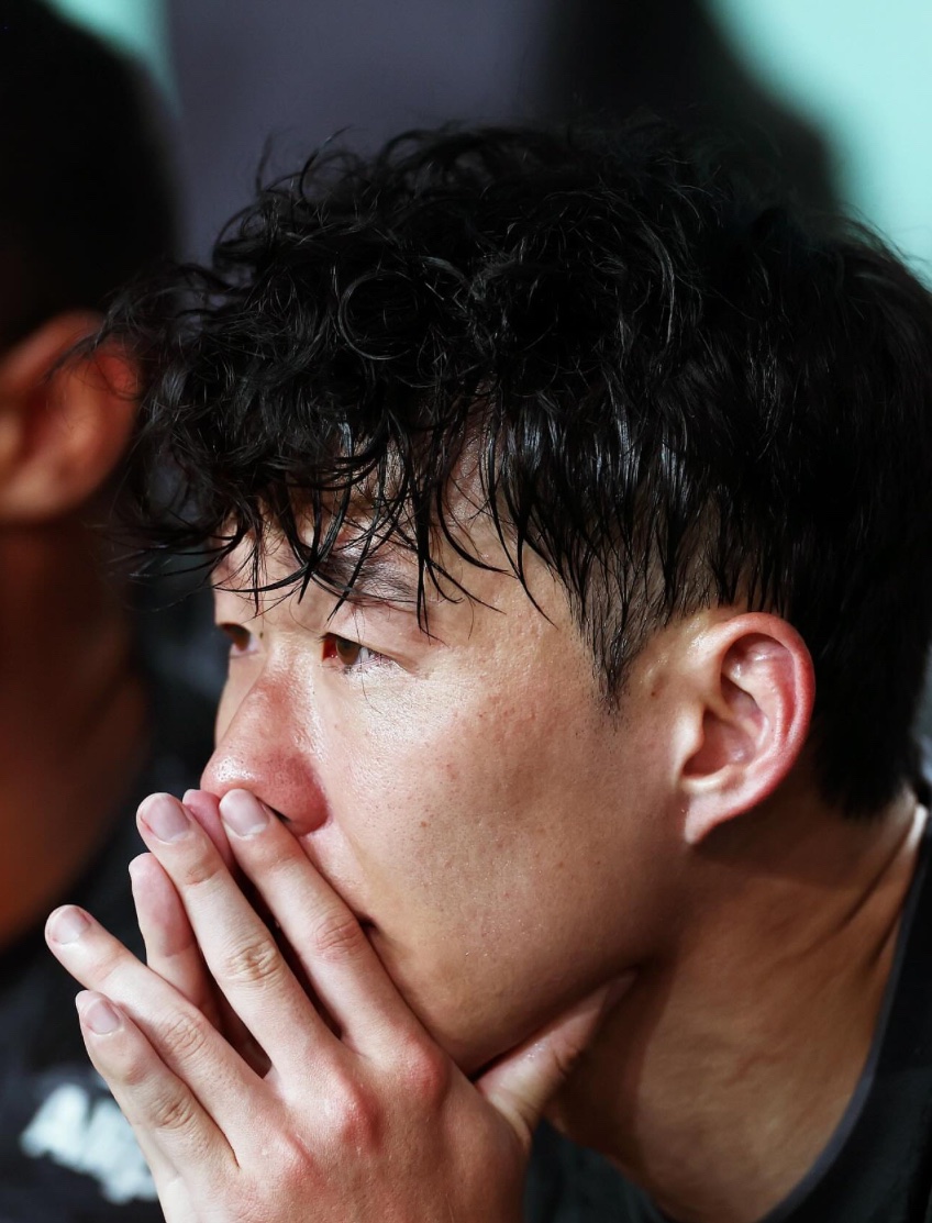 Most players left to go and win trophies for themselves.

One player stayed to win a trophy for us.

#COYS #THFC 
<a href="/SpursOfficial/">Tottenham Hotspur</a>
 #heungminson