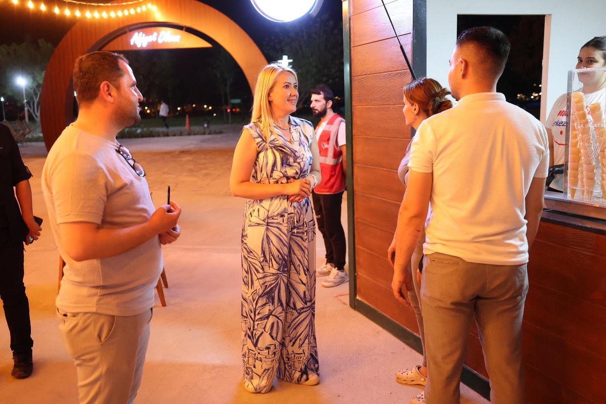 Merkezefendi Belediyesi Sokak Lezzetleri ve Gastronomi Merkezi’miz Albayrak Meydanı altındaki Gültepe Parkı’nda hizmete başladı. Uygun fiyatları, birbirinden lezzetli ve titizlikle hazırlanan ürünleri, açıkhava gösteri alanı ile ilçemizin uğrak alanlarından biri olacak.