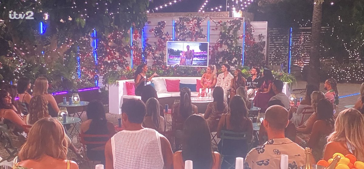Things we love to see. The dumped mean girls all sat together OUTSIDE the villa. Poetic justice has been served   #loveisland #loveislandaftersun