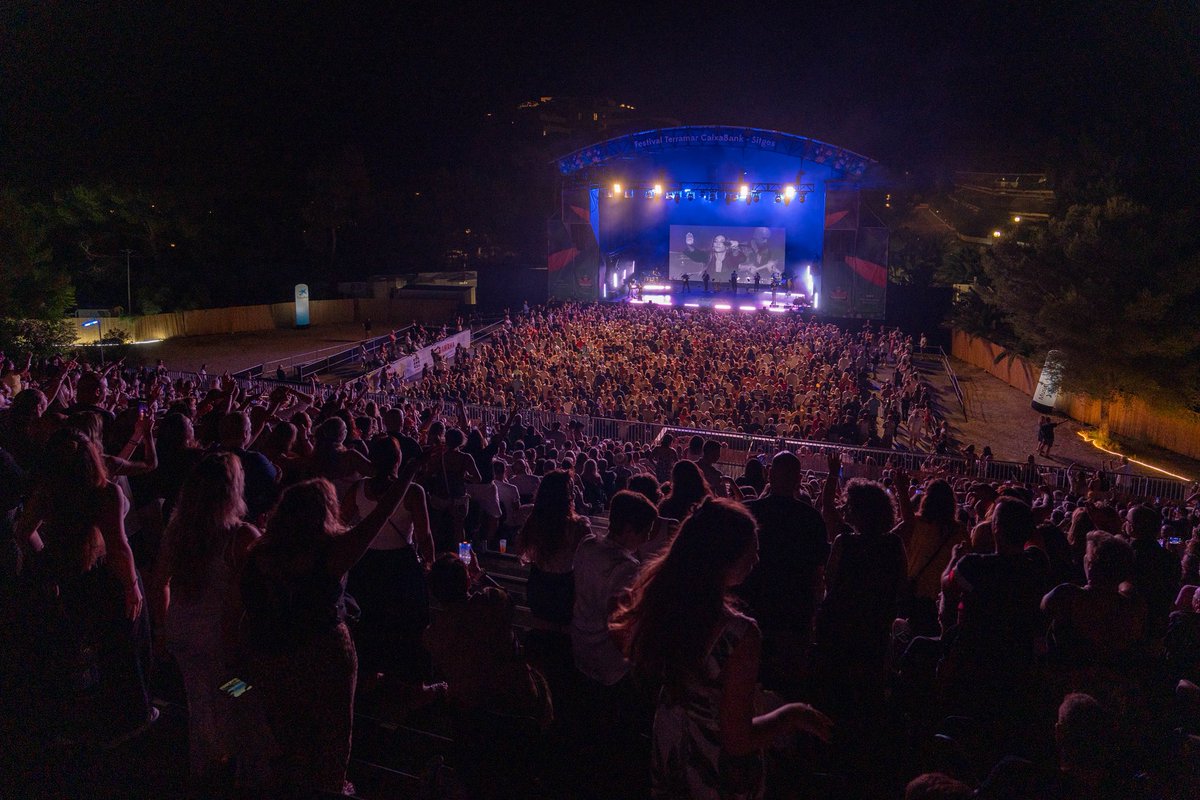IndiaMartinez's tweet image. Sitges, eres lo más cerquita que he estado de la playa este verano. Me hubiera quedado un mes entero 👙☀️
🙌🏽🙌🏽🙌🏽🙌🏽🙌🏽 Gracias por este llenazo!!!