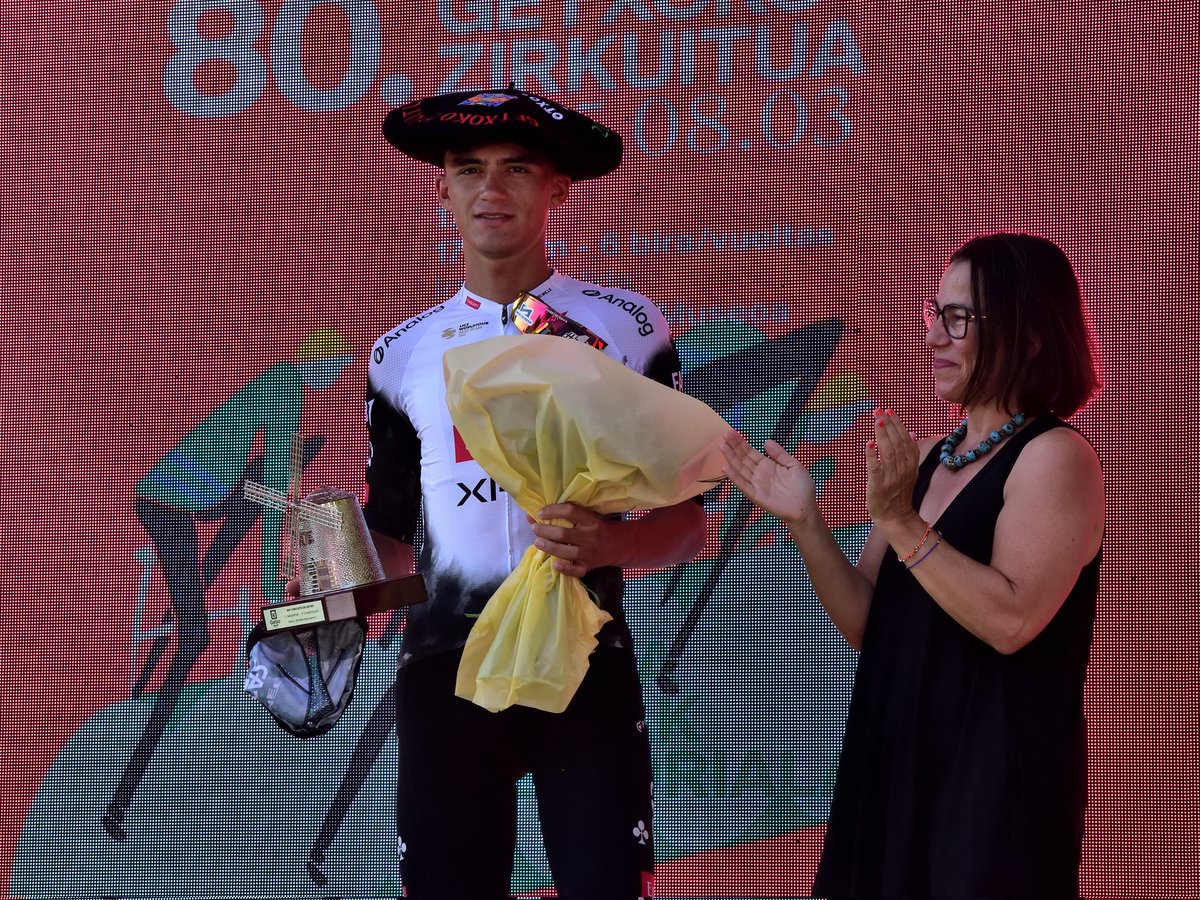 CircuitoGetxo's tweet image. Isaac del Toro, Getxon jaun ta jabe!

@ISAACDELTOROx1 domina en Getxo tras un buen control del @TeamEmiratesUAE durante todo el día y un buen cambio de ritmo en la segunda pasada a Pike Bidea.

Espectáculo y ambiente inmejorable hoy en @GetxoUdala 

#80GZ #80CircuitoGetxo