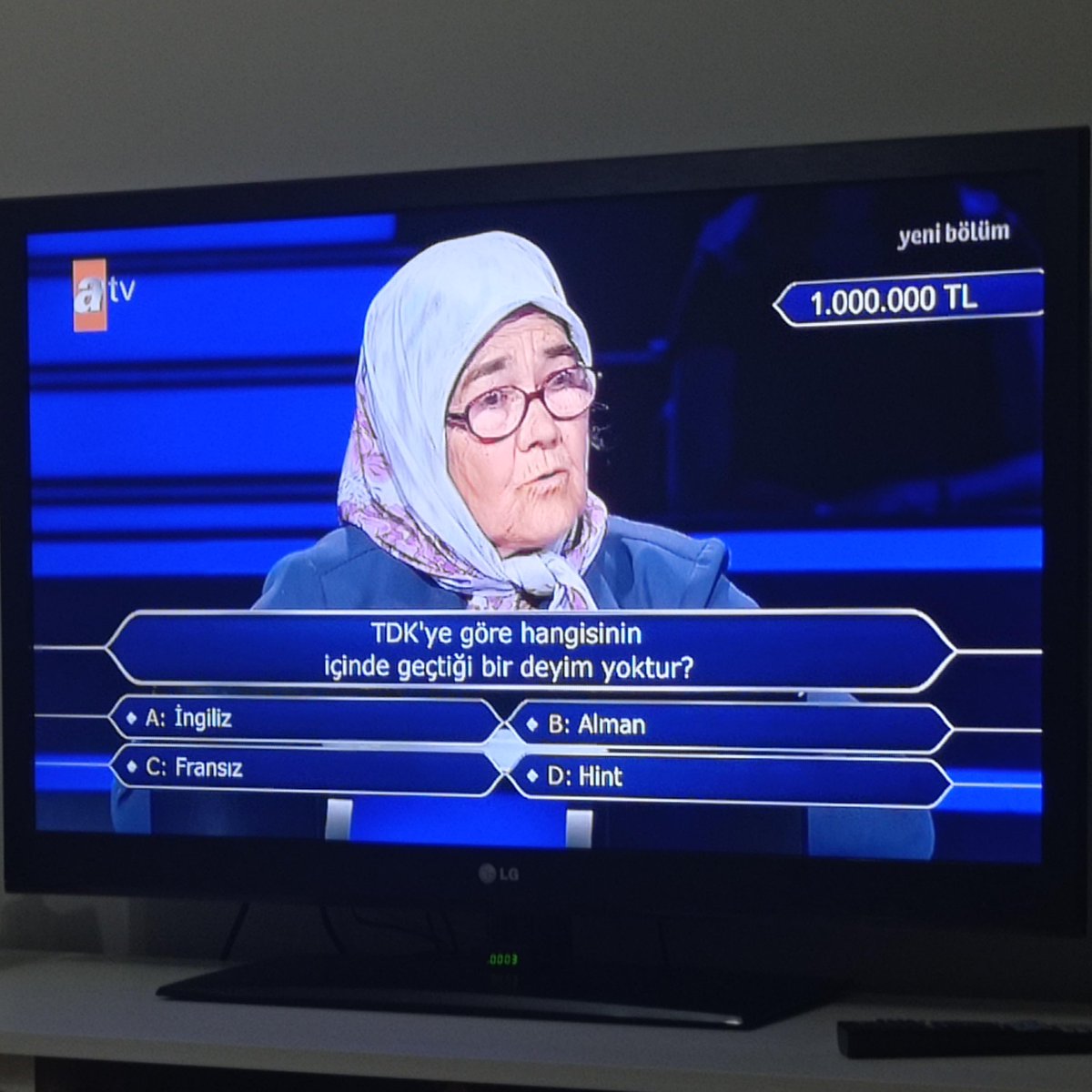Kim Milyoner Olmak İster'e katılan Habibe Teyze, 1 milyon TL'lik soruya ulaştı.