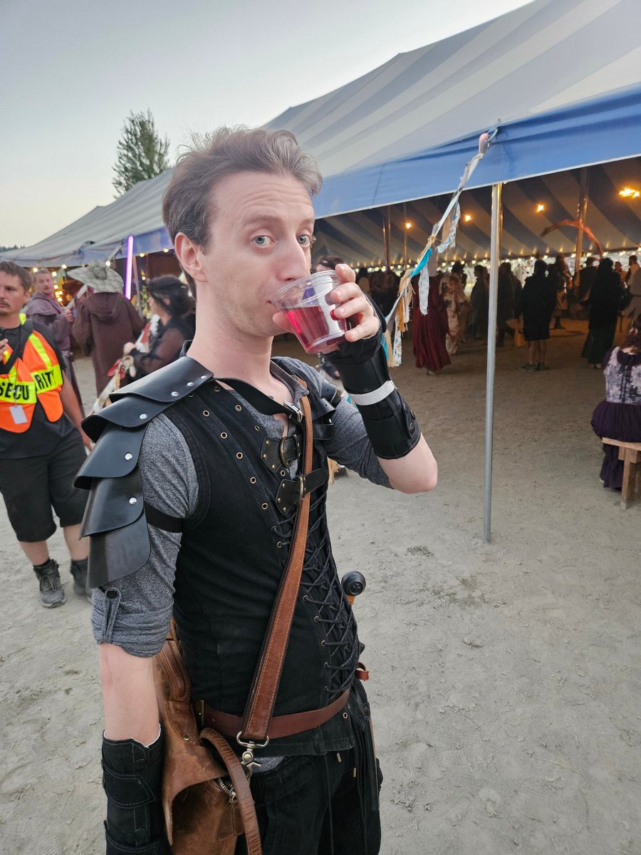 ProJared's tweet image. Went to the Ren Faire evening event. Dressed up like a rogue, drank amazing mead, saw a drag show and aerialists, belly dancers and firedancers, drank more mead and danced to rave music all night.

I also saw Waldo and at least three Clair Obscur costumes.
