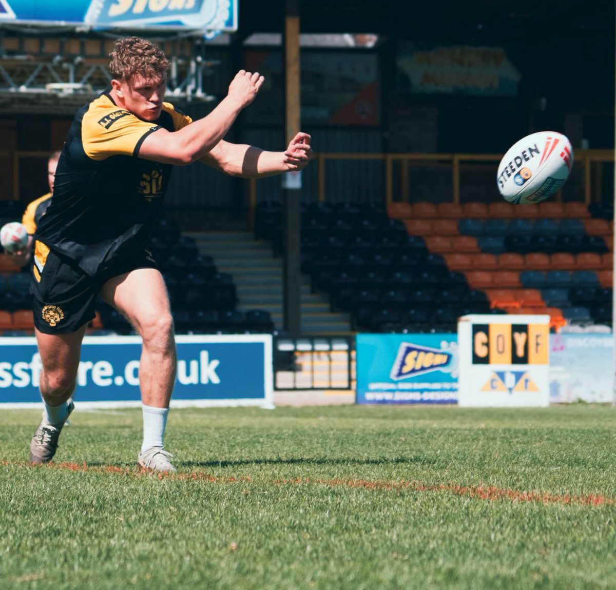Arron Moss (@arronpaulmoss) on Twitter photo Our area breeds RL talent—and 2026 is our time to be the most prepared than ever! 🐯
Join me in backing <a href="/CTRLFC/">Castleford Tigers</a> ’ Academy & Scholarship.
Support local youth, power future stars, and align your brand with ambition.
Be part of the journey!
📩 arronmoss@castigers.com | Our area breeds RL talent—and 2026 is our time to be the most prepared than ever! 🐯
Join me in backing <a href="/CTRLFC/">Castleford Tigers</a> ’ Academy & Scholarship.
Support local youth, power future stars, and align your brand with ambition.
Be part of the journey!
📩 arronmoss@castigers.com |