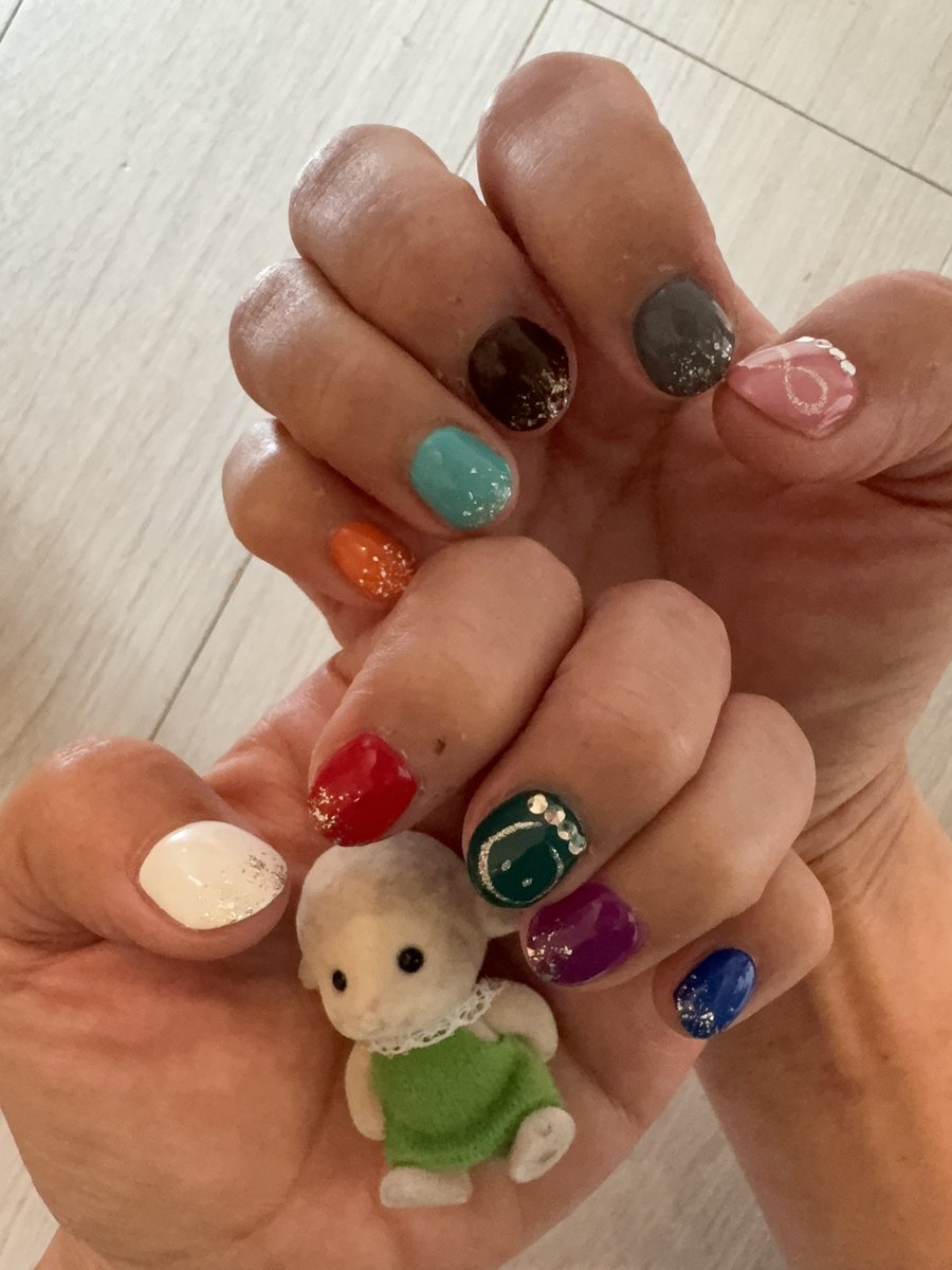 いよいよあと３日
昨日はしっかり準備day
さぁ、あとは楽しむだけだー
💙💜💚❤️🤍🩶🤎🩵🧡

昨日ネイルしに行ったら隣にアロハル🩵🧡推しの8号車さんがいて少しお話しできた😃
もっと話したかったな😭
突然話しかけてしまってごめんなさい🙏

＃超特急
＃EVE
＃さいたまスーパーアリーナ