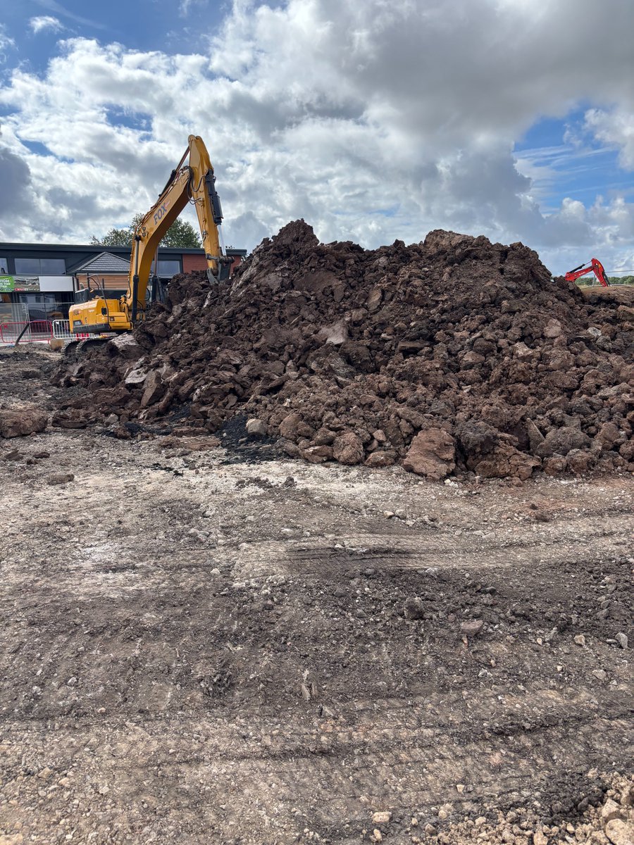 Ground prep is complete at our SPAR Burscough site!

Next up: fuel tanks being lifted into place this week🏗️

#Carefoot #Costruction #SPARBurscough