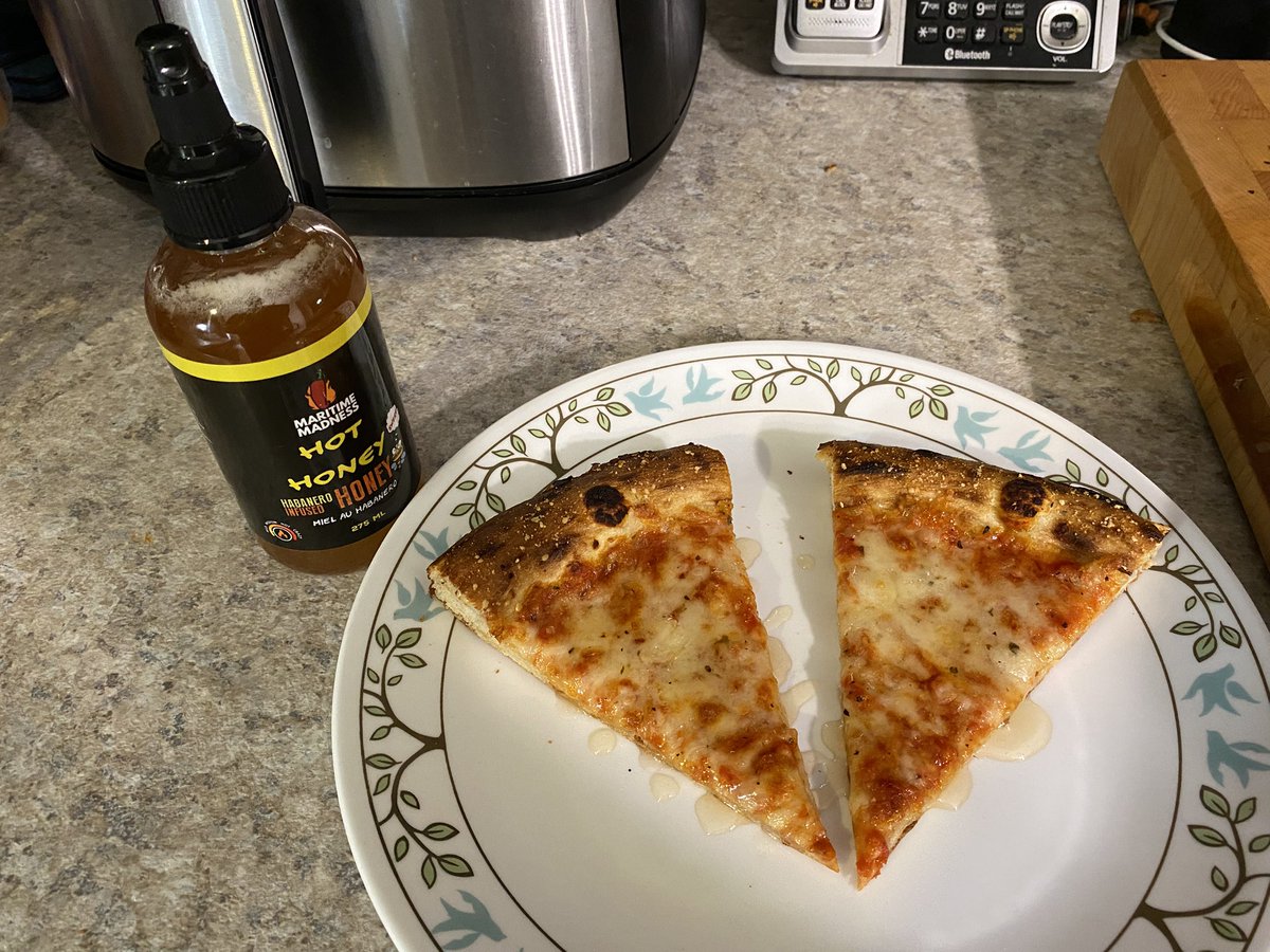 Craig4191's tweet image. So so happy that I get to do my Hot Honey Pizza with the help of my fav Hot Sauce Company @maritimemadness ♥️♥️