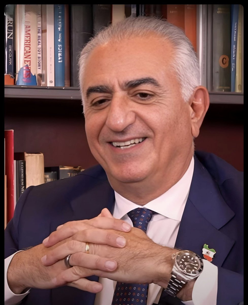 شما از پشت سر ایشون تکون نخورید مطمئن باشید تمام نگرانی ها مرتفع میشه،دیگه از #حاج_حجت کلاشی که پر سر و صدا تر نداشتیم امروز با یه آنفالوی شاه در افق محو شد، ارزش اطرافیان شاه بخاطر در خدمت ایشون بودنشونه، حمایت شاه برداشته بشه اونا هم محو میشند، پس چاره کار قدرت دادن به شاهمونه