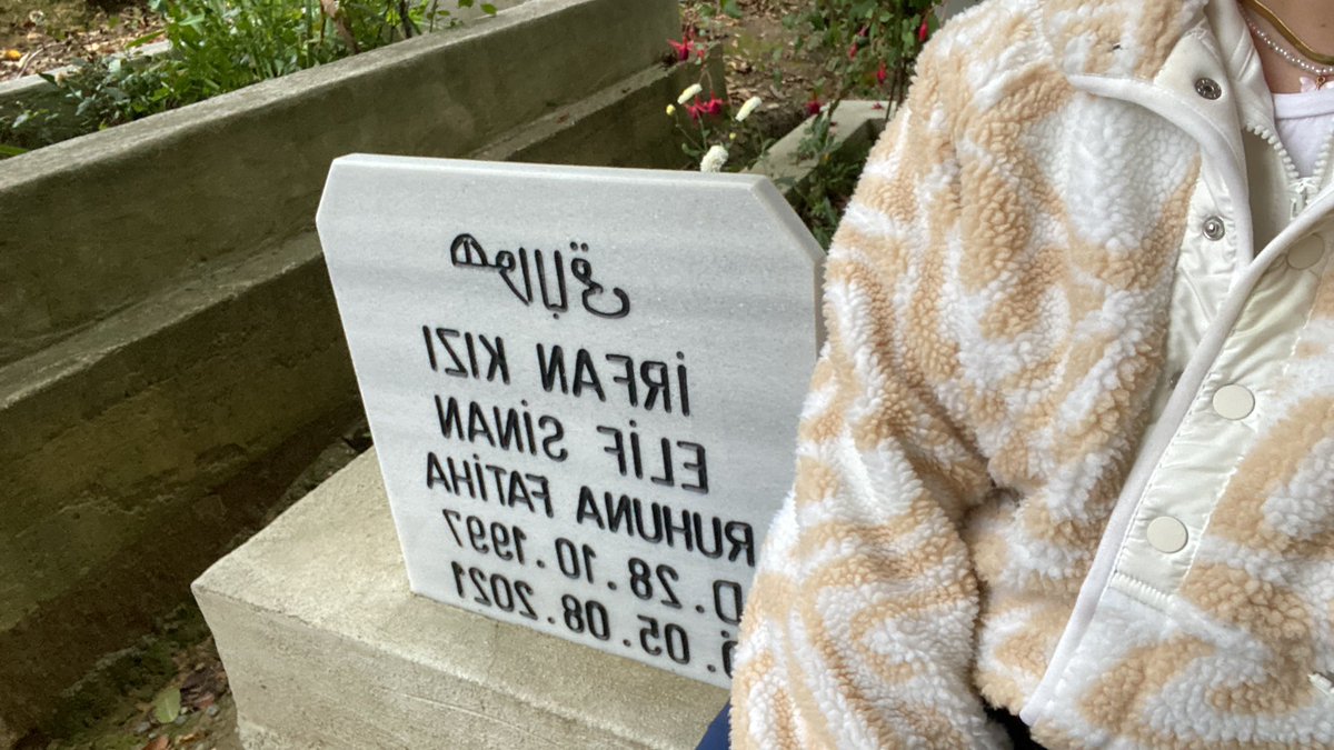 Guldestegenc's tweet photo. 04.01.2021
Annesinin babasının pamuklara sararak büyüttüğü ablasının ,erkek kardeşinin sonsuz bir bağ ile sevdiği benim lise hayatımın en güzel dostluğu , Elif’mizin bir cani tarafından hayattan koparılmasının üzerinden geçen koca 4 yıl..seni çok özledim Elif’im https://t.co/uWPKYQQLRR