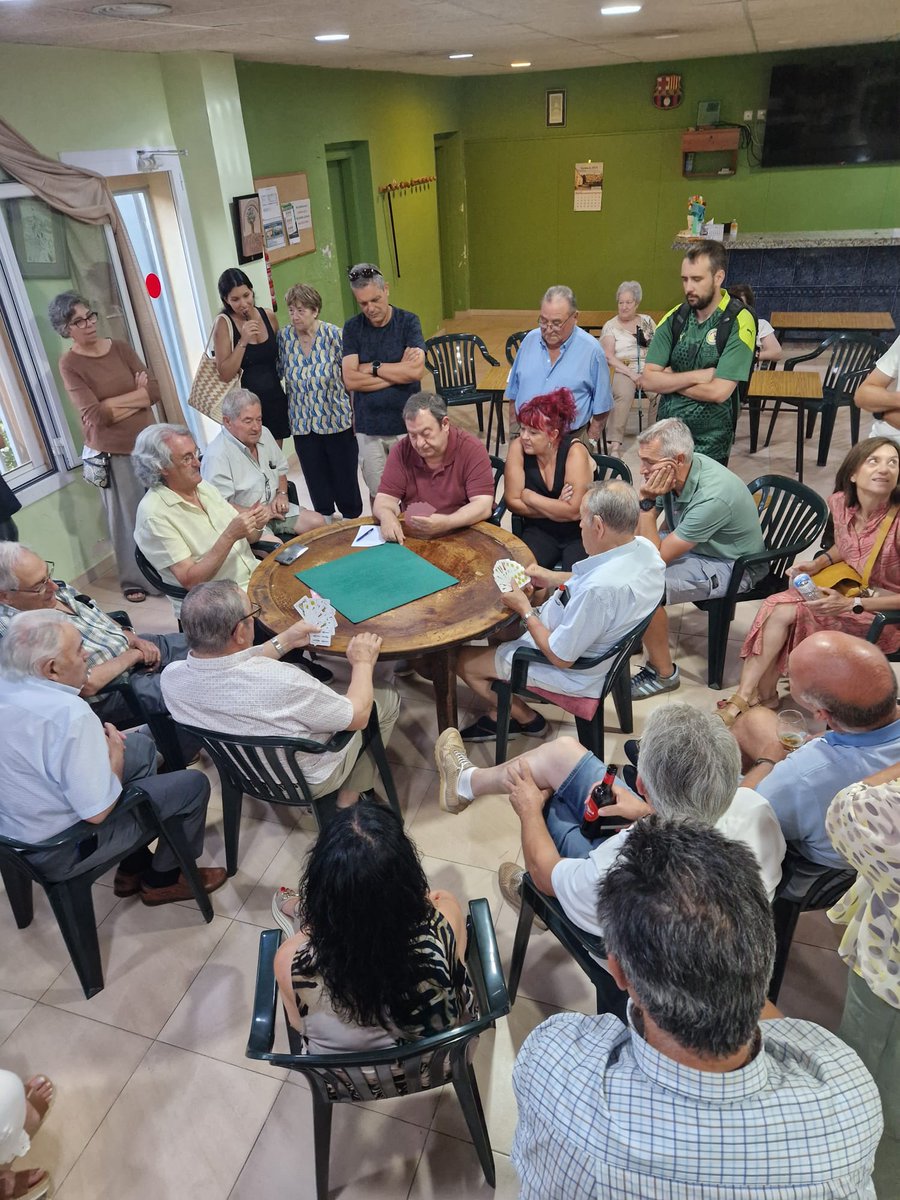 XaviRosApa's tweet image. Matí d'assemblea informativa del 30è  Mercat Medieval. Tarda al segon campionat de botifarra organitzat per @ViuGuimera  
Un dia farcit d'activitats: celebracions,  retrobaments, visites, karaoke a les Piscines Guimerà ... 
#Guimerà #ValldelCorb #Urgell
#RepúblicaCatalana