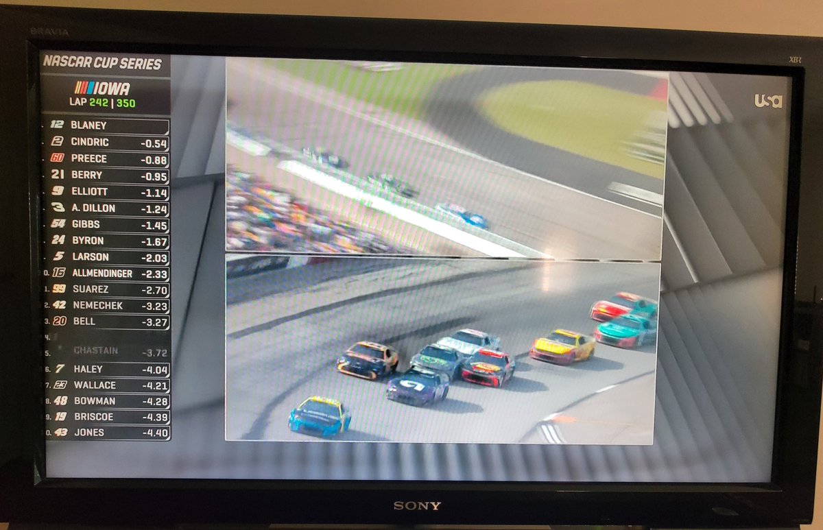 Mike_V__'s tweet photo. @NASCARonNBC your graphics are not in title safe parameters @NASCAR @SteveLetarte @JeffBurton @leighdiffey @TeamHendrick @JoeGibbsRacing @Team_Penske https://t.co/zjWLbstoNo