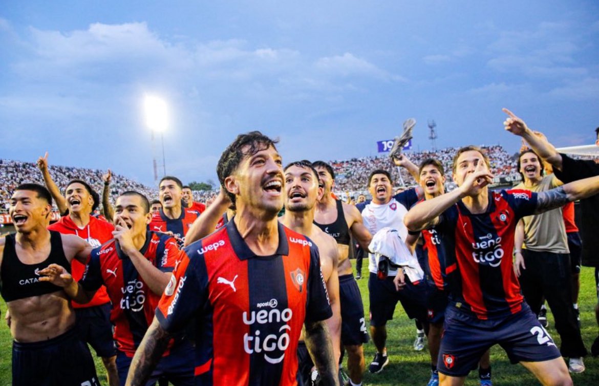 Lloro mundial por el este..
Vamos Ciclón!! 🌪️🔵🔴