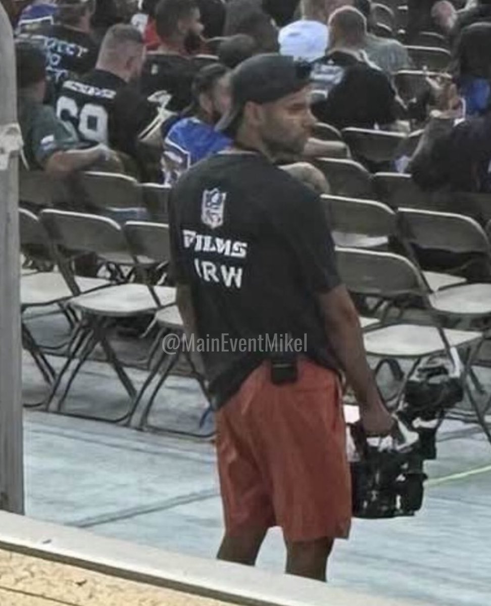 MainEventMikel's tweet photo. NFL Film crew at Summerslam? 
#WWE #Summerslam https://t.co/0k15lVfkex