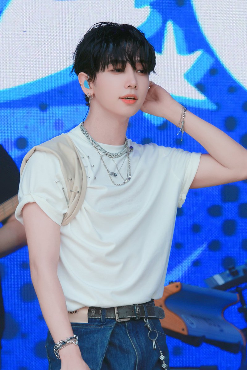 𝙨𝙤𝙢𝙚𝙩𝙝𝙞𝙣𝙜. tweet media