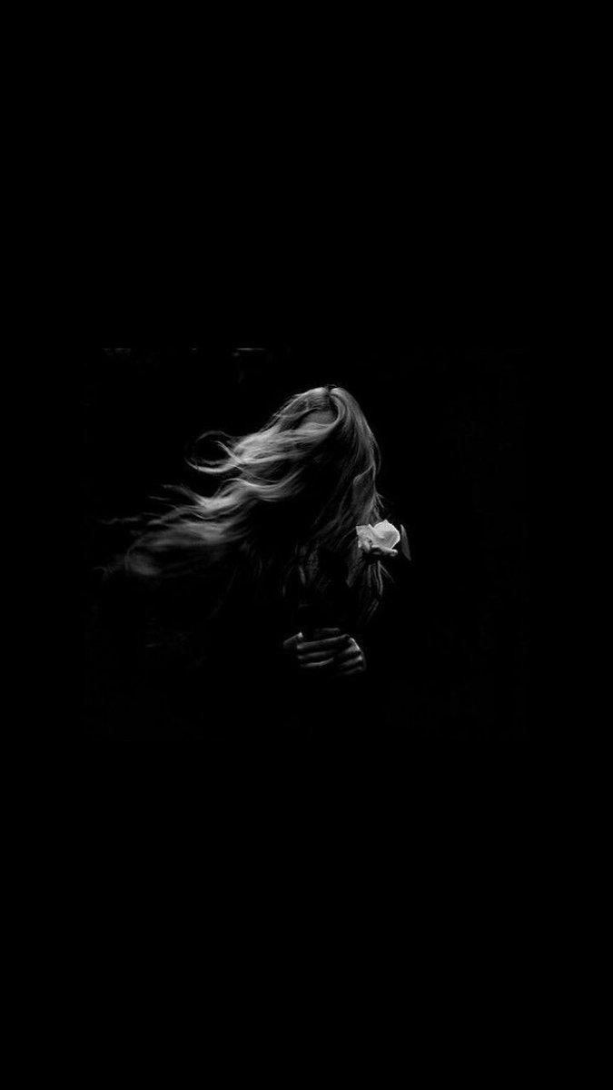 ♡

. 
ليس كلّ سكونٍ راحه
بعضُ السكون يَضجّ بالحنين
يمتلئ بأسئلةٍ لا إجابة لها
ويحمل في صمته وجعًا أنيقًا لا يبوح

الليلُ ساكنٌ، نعم
لكنّ في أعماقه أصواتًا لا يسمعها سِوى من تألم بهدوء

. 
🪽ೄྀ #ĴỮŘI ೄྀ🪽