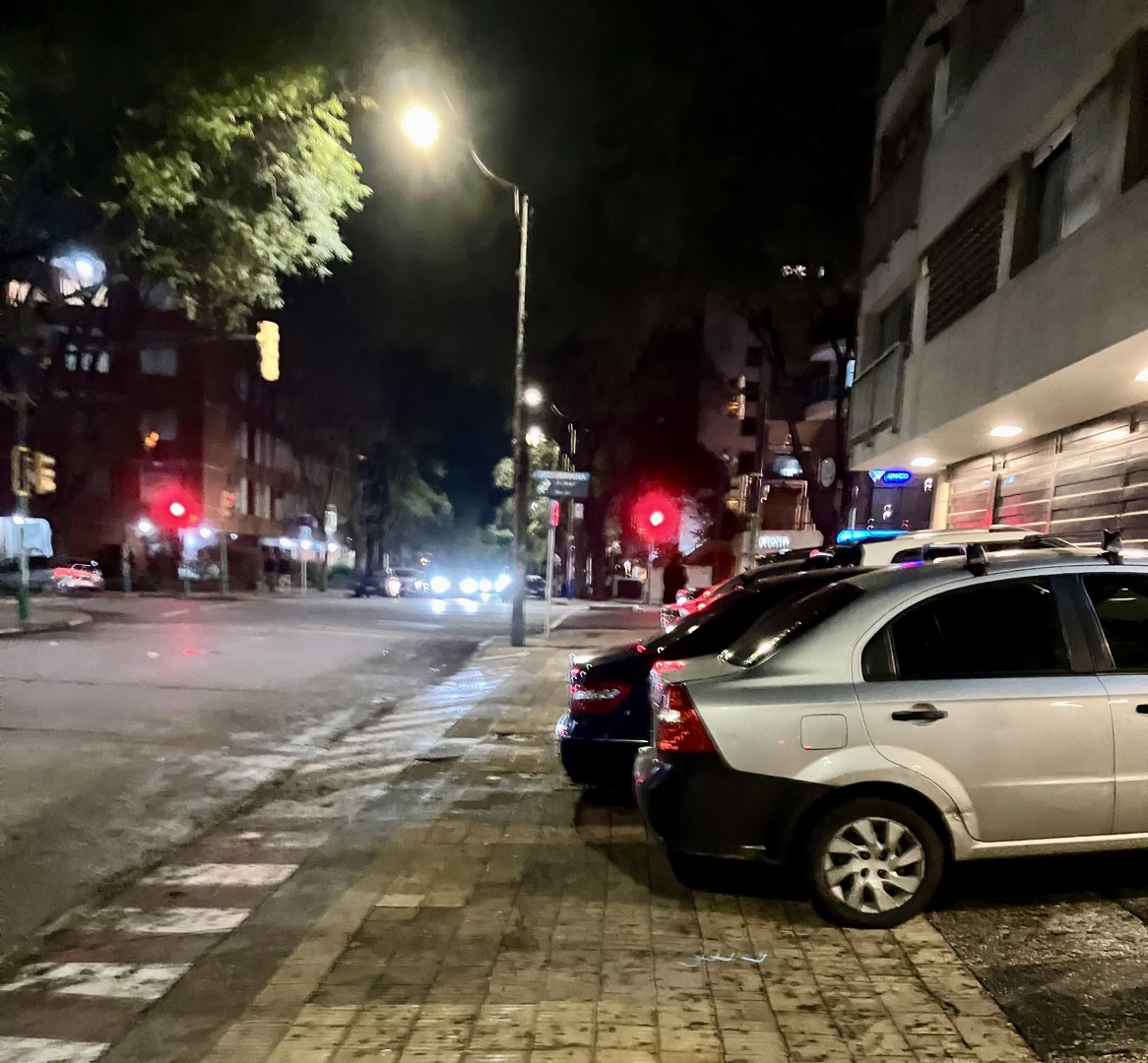 AUTOvideo300's tweet photo. Una #ciudad amigable o el nuevo "un municipio para disfrutar"
La respuesta es SI, para #estacionar tu #auto !
Lo peor es que se acaba ahí porque AUTOvideo es #intransitable justamente por ser #AUTOvideo
Todos los días por las #calles de @Municipio_CH @montevideoIM @imtransito https://t.co/8iNcIriJGY