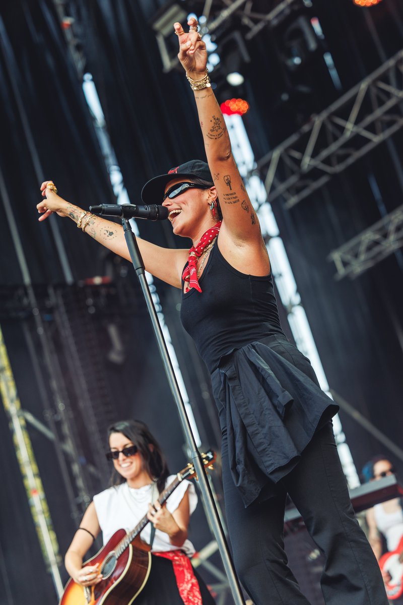 🎉🙌 <a href="/Analegazpig/">ana legazpi</a> e <a href="/carolukelele7/">Carol Moyano</a> volveron a Bueu para conquistar o escenario #FestGalicia e fixérono con todo: con emoción, con forza e con conexión.

❤️‍🔥 <a href="/marlenaoficial/">MARLENA</a>❤️‍🔥

📷 <a href="/rociocibes/">Rocio Cibes</a> e <a href="/Javierbragado/">Javier Bragado</a> 

<a href="/CulturaXunta/">Cultura de Galicia</a> <a href="/Xunta/">Xunta de Galicia</a> <a href="/camino_xacobeo/">Camino Xacobeo</a>
#SonRíasBaixas2025