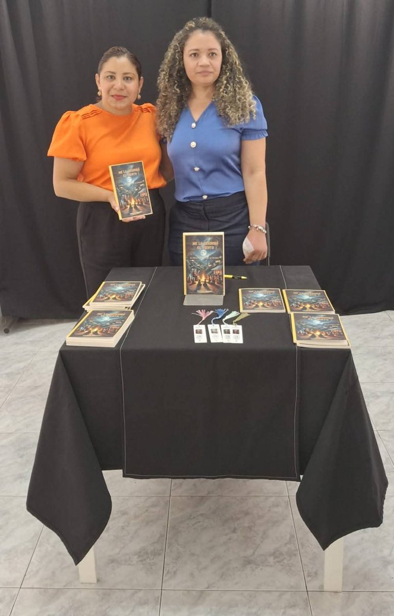 CinthyaMaldon's tweet photo. Ayer, 01 de agosto de 2025, tuve el placer de  coordinar la presentación del libro 《ME LO SUSURRÓ EL VIENTO 》,  de la escritora  hondureña Magdalena Hernández,  en  La Biblio Musicineteca. https://t.co/yYZn7LRhA0