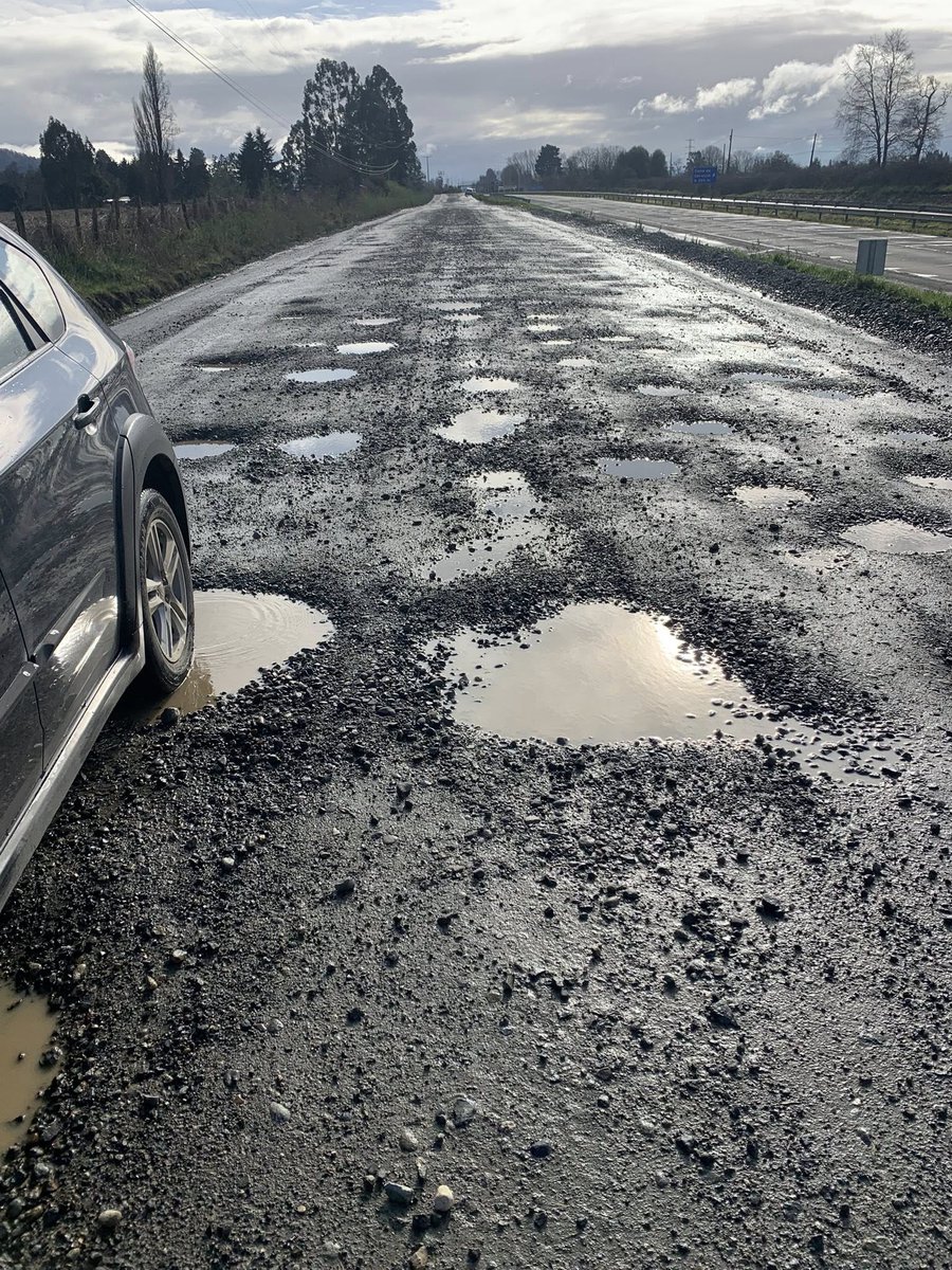 Alejandro Alegria 🌴 (@alegriagonzaa) on Twitter photo ⚠️#LaUniónCL En pésimo estado se encuentra la calle de servicio que comunica el Camino T-704 con el atravieso Pichichoroico.
<a href="/reddeemergencia/">Red de Emergencia ONG</a> <a href="/RNE_Alpha_8/">Carlos Coray</a> <a href="/GrupoWurtlitzer/">Grupo Wurtlitzer</a> ⚠️#LaUniónCL En pésimo estado se encuentra la calle de servicio que comunica el Camino T-704 con el atravieso Pichichoroico.
<a href="/reddeemergencia/">Red de Emergencia ONG</a> <a href="/RNE_Alpha_8/">Carlos Coray</a> <a href="/GrupoWurtlitzer/">Grupo Wurtlitzer</a>