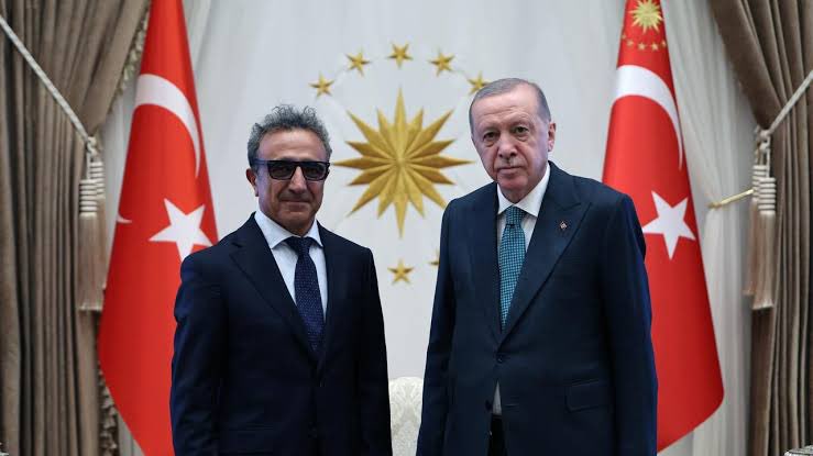 Sponsorlar ne zamandan beri Cumhurbaşkanı ile özel olarak görüşür oldu? Hemen ardından gelen Kerem Aktürkoğlu transferini Bilal Erdoğan'ın ayarladığı haberleri. Bu saatten sonra Galatasaray'ın adını yapı ile ananların anasını bacısını...