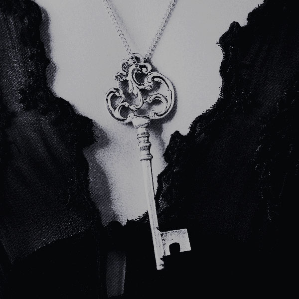 ᵗʰᵉ 𝑸𝑼𝑬𝑬𝑵 ࣪ ִֶָ☾. tweet media