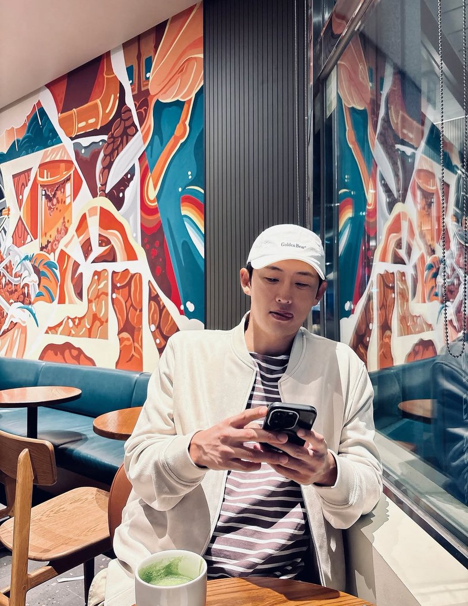 ko_mimi1208's tweet photo. 아니 저 티셔츠 2019년에 선물했던건데 아직두 입으시네🥹 https://t.co/poDBF3PdFr