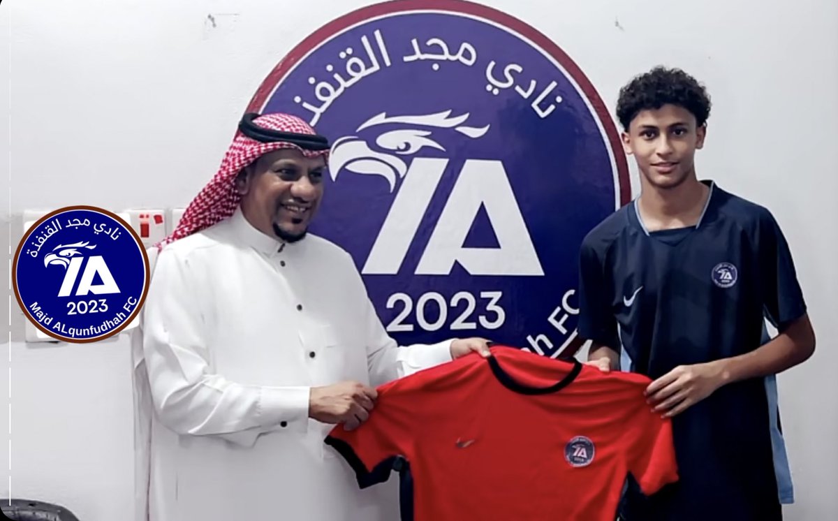 وقع نجم نادي الصفة الكابتن  / ياسين العيافي مع كتيبة مجد القنفذة ليبدأ مشوار الأبداع  .. تمنياتنا له بالتوفيق والنجاح مع ناديه و مستقبل مشرق 🙏💚
#القنفذة #حلي #الصفة #مجد_القنفذة #فخر_المحافظة 💙❤️