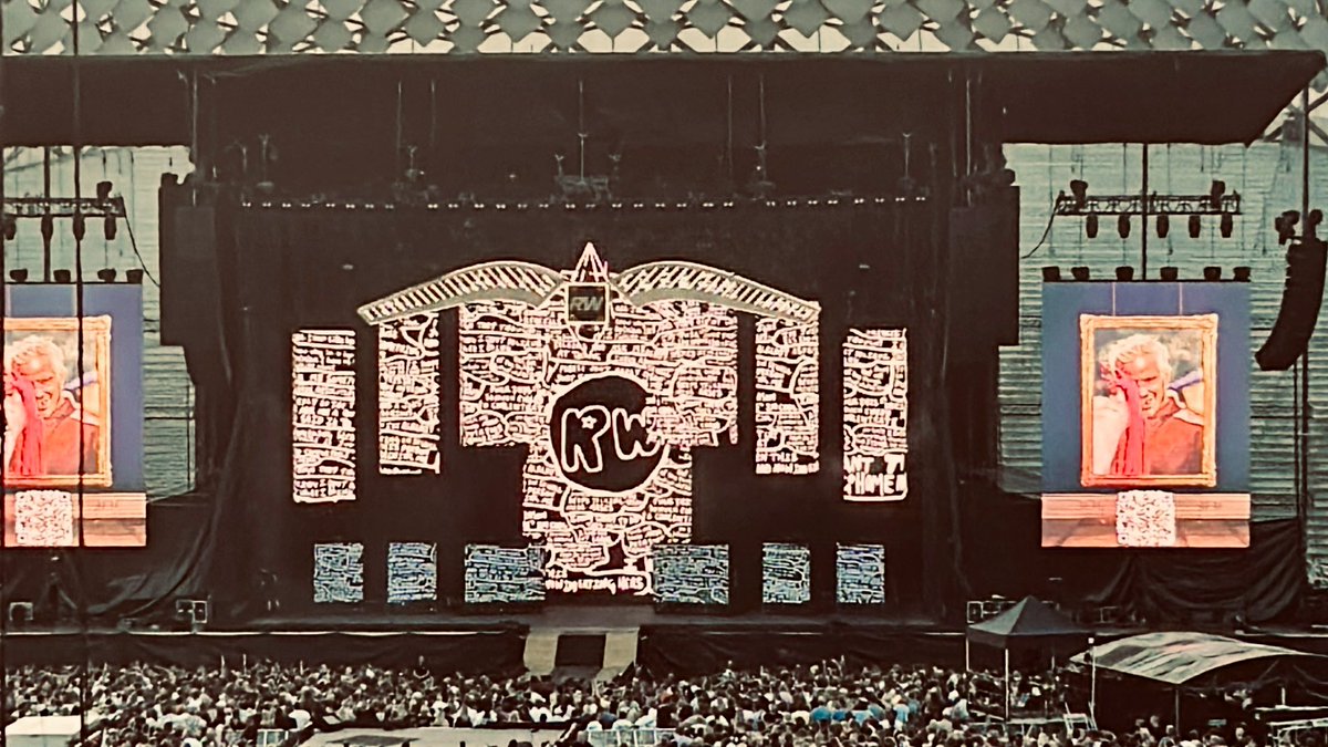 sprinterz's tweet image. Māte aizveda uz koncertu, Robčiks tā neko, tikai sarunu pauzes starp dziesmām palika drusciņ garākas