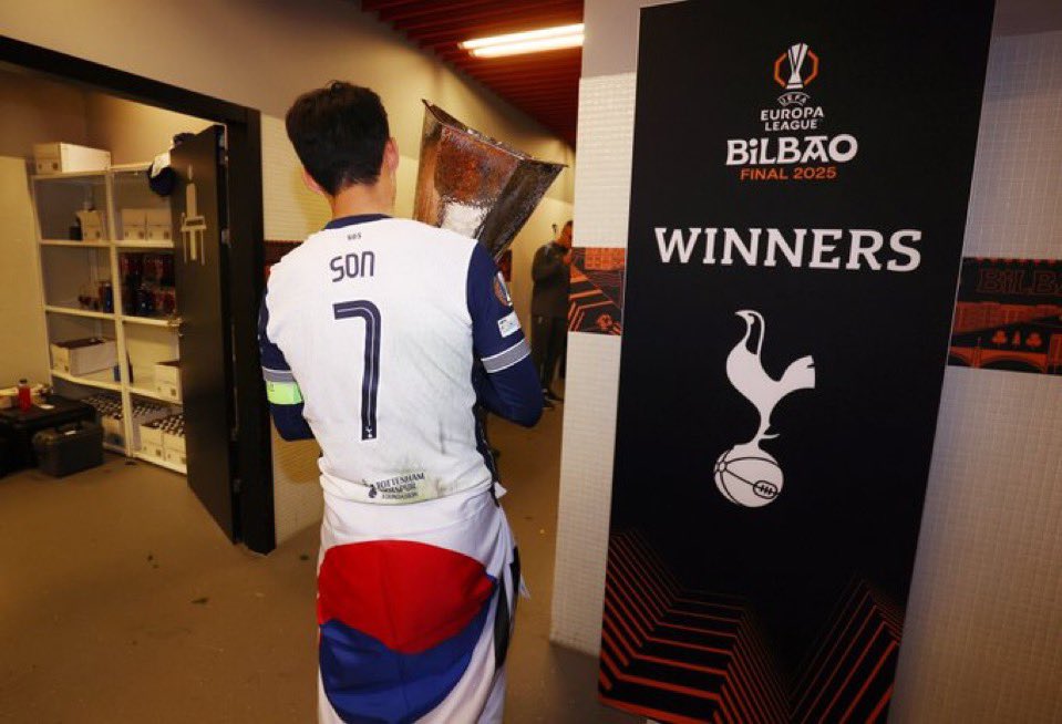 TheSpursExpress's tweet image. Heung-min Son provided an abundance of both class and loyalty during his time at #Tottenham, and I’m delighted that he was ultimately rewarded for that by lifting silverware as club captain. 

He is undoubtedly a legend of our club, and it was a pleasure to live through his 10…