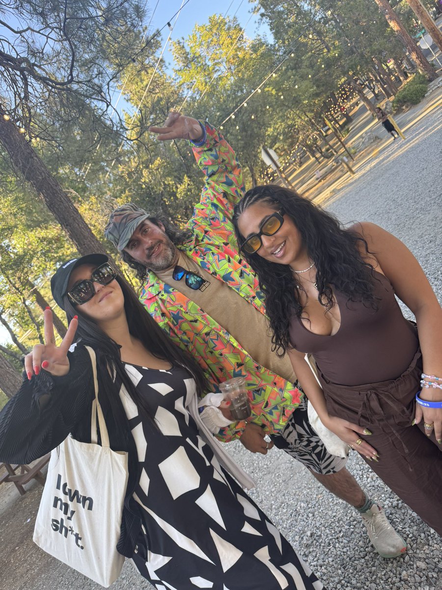RachelOnchain's tweet photo. Based friends @ FWB Fest 💙⛰️✨

@drewcoffman @NFTFARI @FWBtweets @ownapp_ @levidowney @AmergeMusic https://t.co/eUq6m8TMoU
