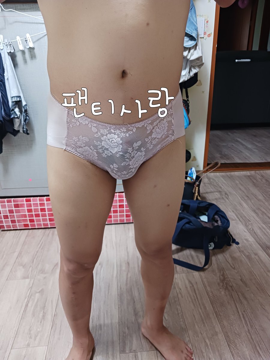 샤워하려고 벗어놓은 아내 허물들
순간 난 못 참고 음미해보네요
여러분의 아내,여친의 팬티를 보내주세요
#팬티상납 #팬티공유 #아내팬티