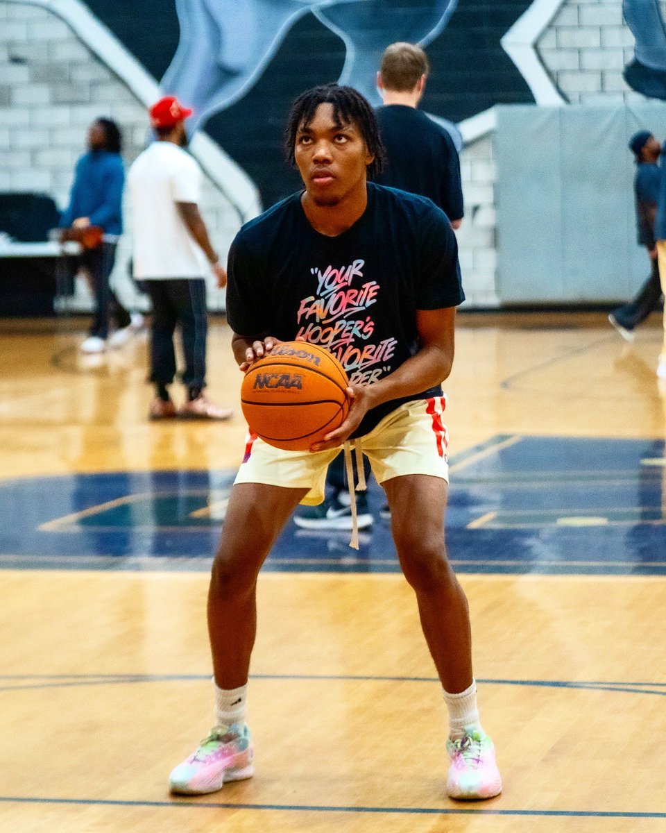 Good work this weekend. Let’s finish Day 3 Strong 💪
📸: <a href="/CoachMC__/">Coach Cunningham 🏀</a>